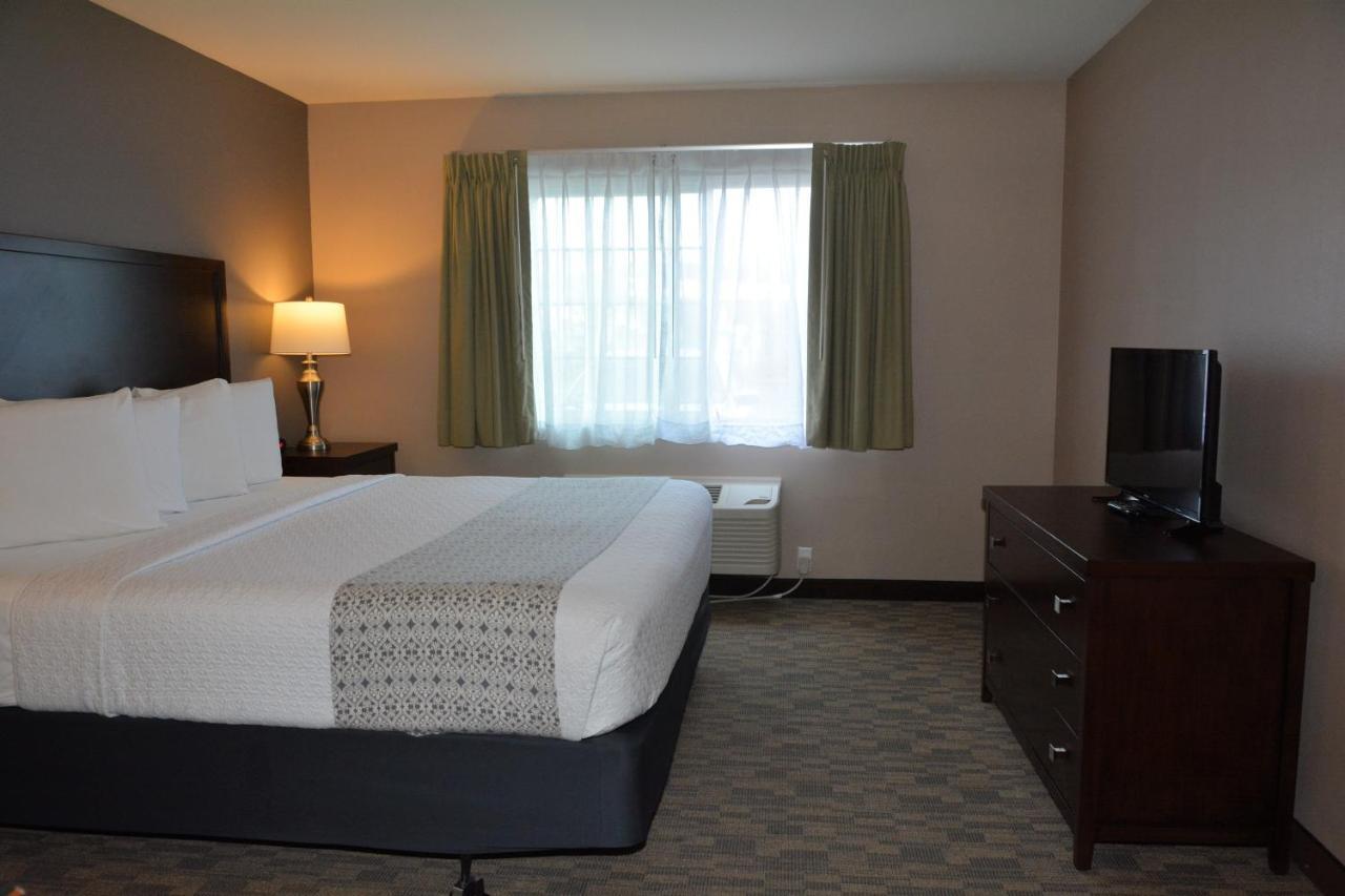 Fairbridge Inn & Suites Dupont Εξωτερικό φωτογραφία