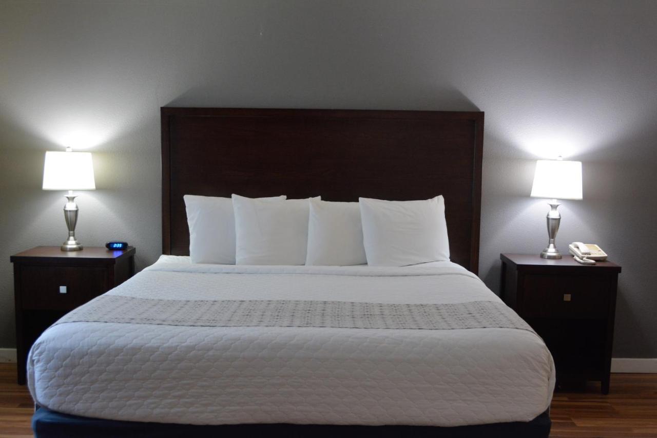 Fairbridge Inn & Suites Dupont Εξωτερικό φωτογραφία
